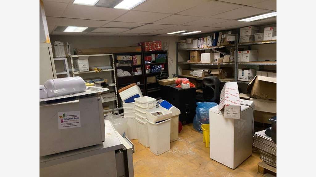 AV local commercial 80m² à Pont-de-Chéruy centre