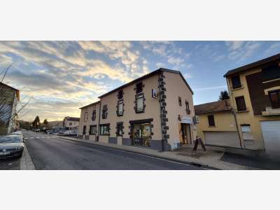 Immeuble commercial loué à vendre à Pontaumur
