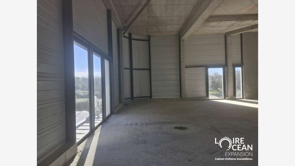 A vendre local bureau commercial 555m² à Pornic
