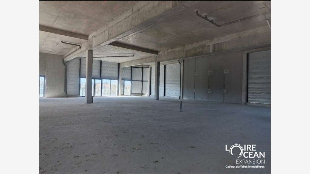 A vendre local bureau commercial 555m² à Pornic