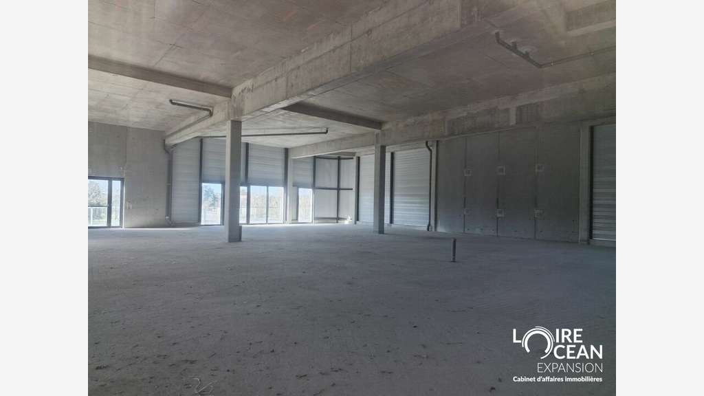 A vendre local bureau commercial 555m² à Pornic