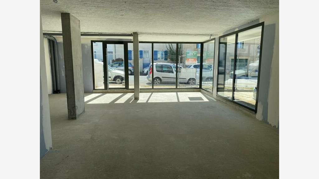 À VENDRE - LOCAL COMMERCIAL NEUF - PORNIC