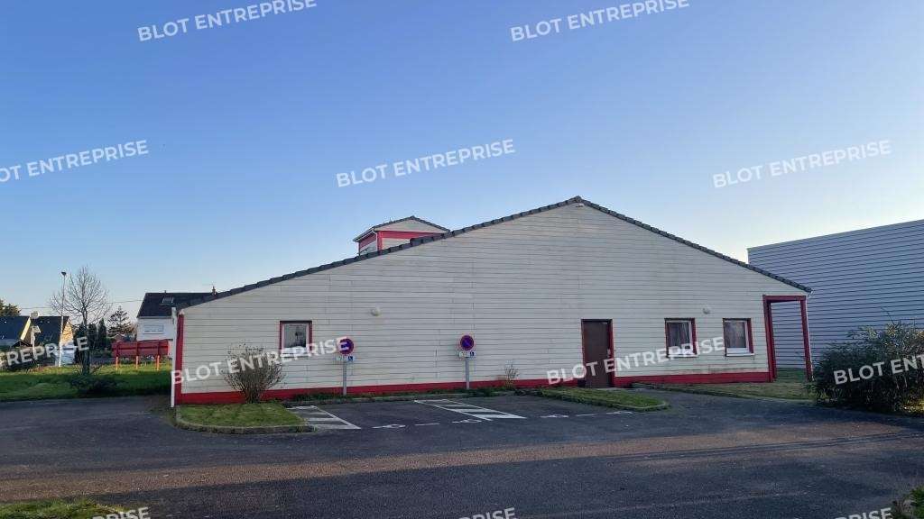 A vendre/à louer locaux 365m² ZA Pornichet