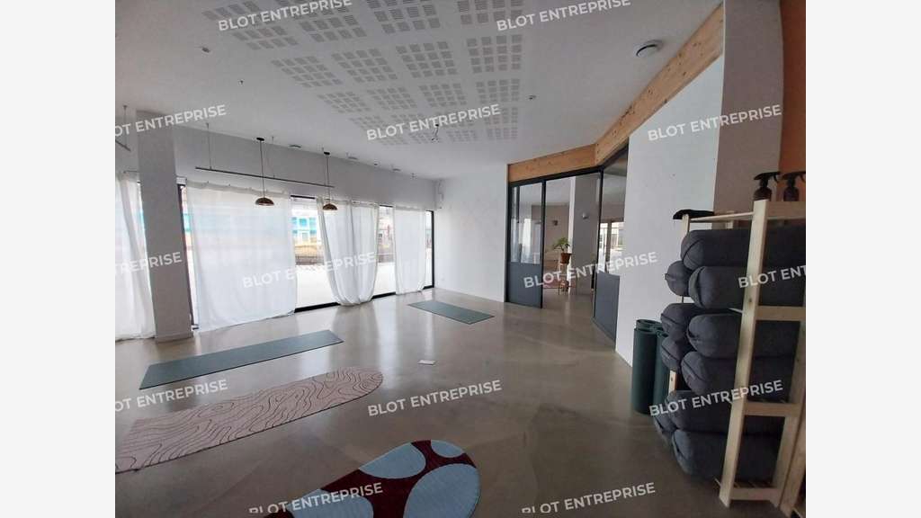 À VENDRE - LOCAUX COMMERCIAUX - 170 M² - PORNICHET