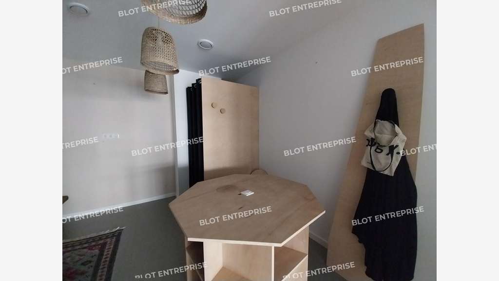 À VENDRE - LOCAUX COMMERCIAUX - 170 M² - PORNICHET