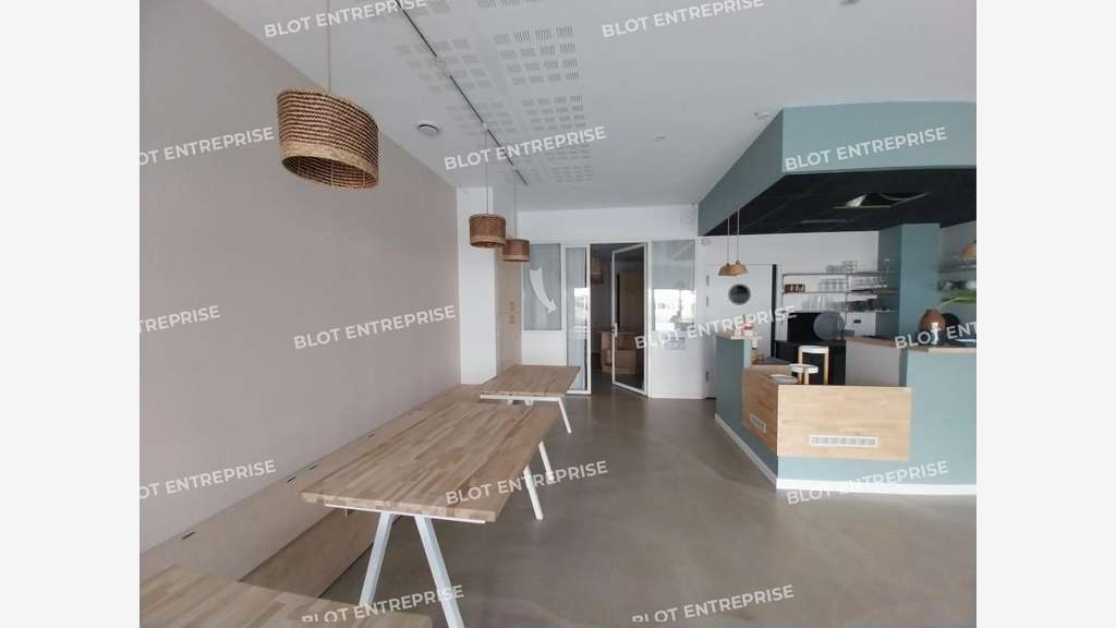 À VENDRE - LOCAUX COMMERCIAUX - 170 M² - PORNICHET