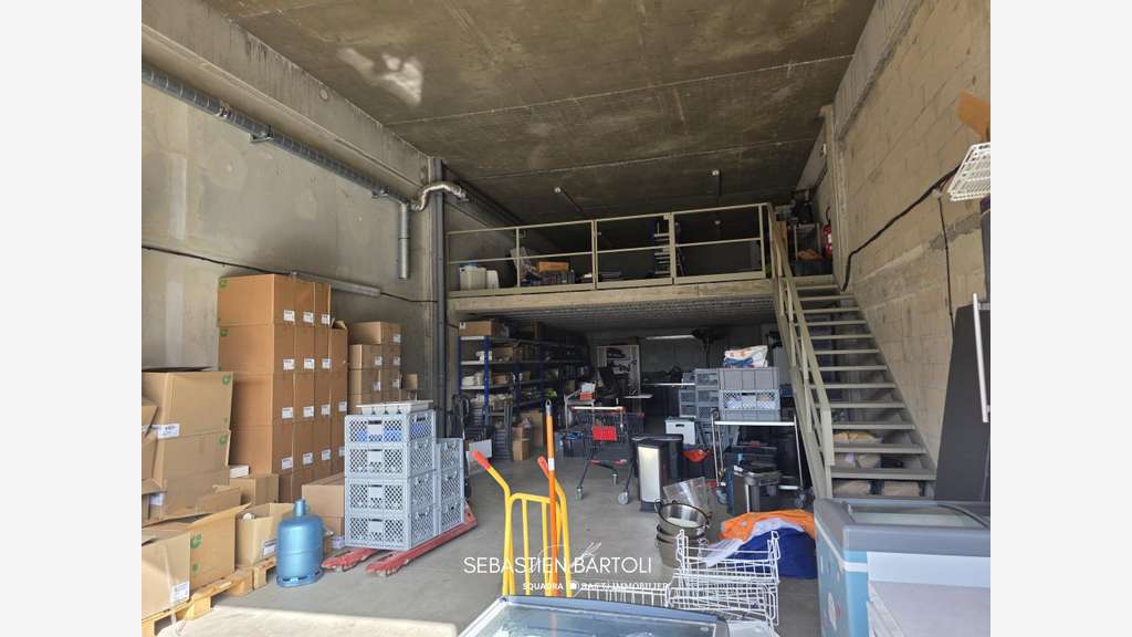 Murs commerciaux garage de 150m2