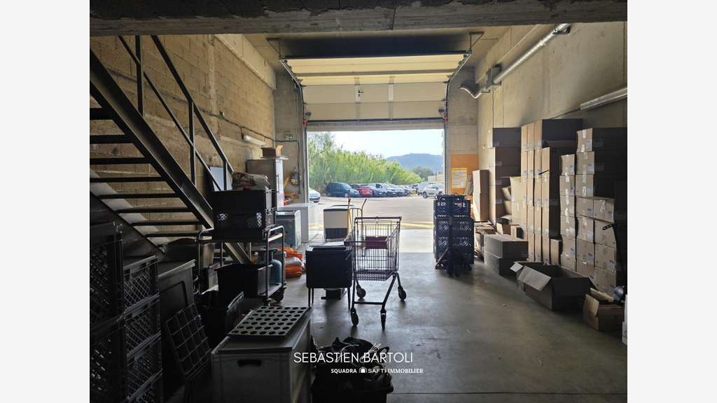 Murs commerciaux garage de 150m2