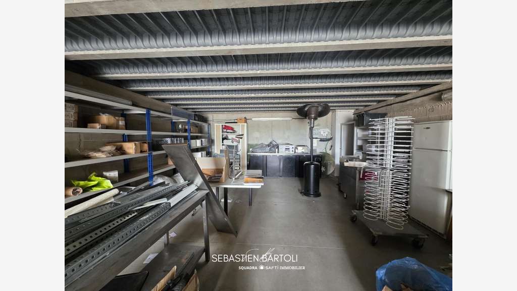 Murs commerciaux garage de 150m2