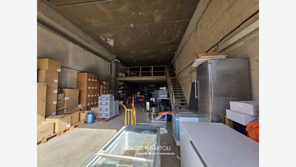 Murs commerciaux garage de 150m2