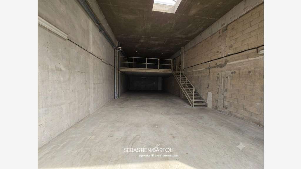 Murs commerciaux garage de 150m2