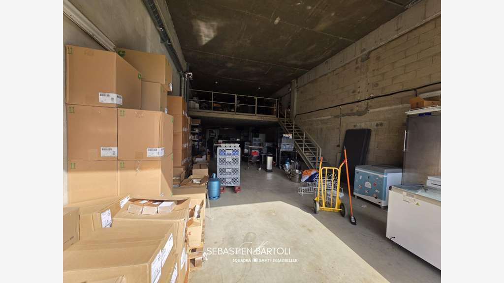 Murs commerciaux garage de 150m2
