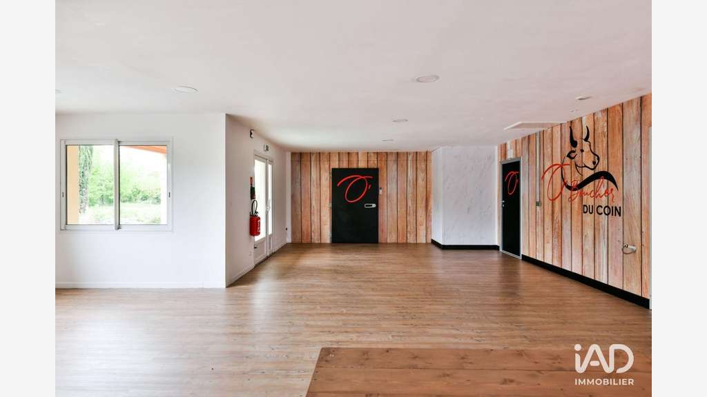 Vente local lumineux 147m² à Prahecq