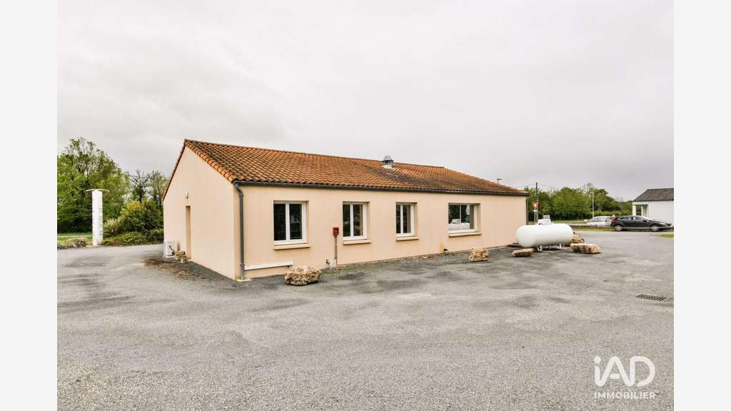 Vente local lumineux 147m² à Prahecq