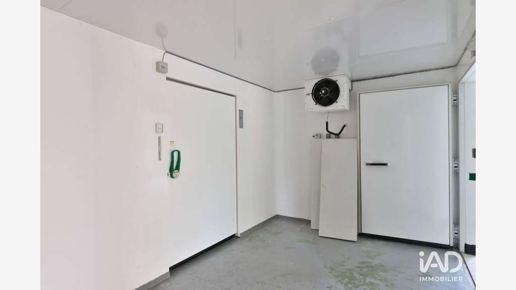 Vente local lumineux 147m² à Prahecq