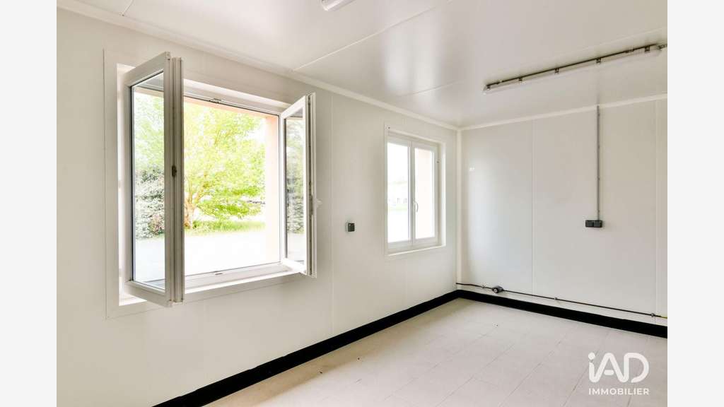 Vente local lumineux 147m² à Prahecq