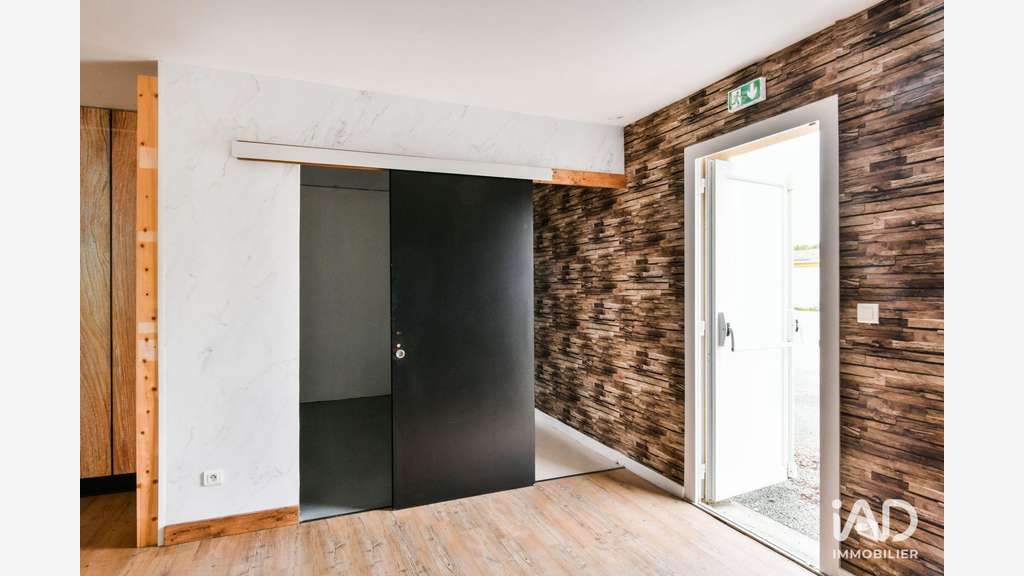 Vente local lumineux 147m² à Prahecq