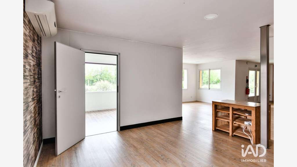 Vente local lumineux 147m² à Prahecq