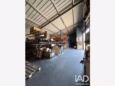 Vente entrepôt 180m² avec extérieur à Preignac