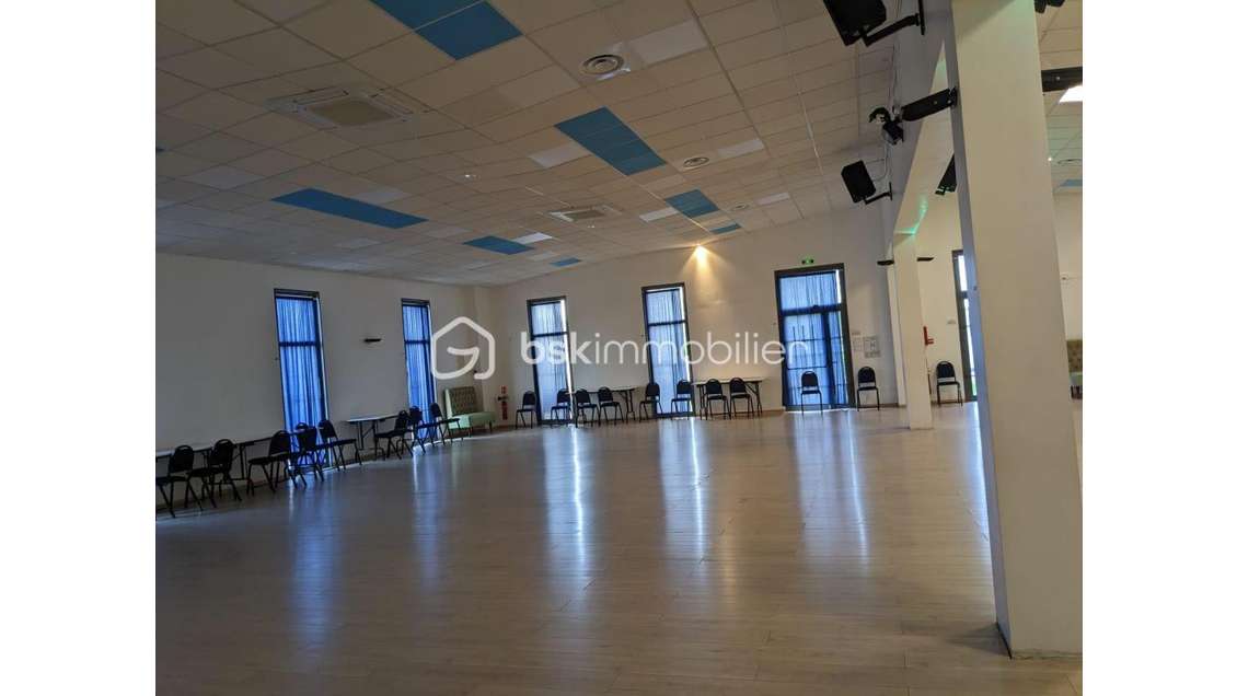 MUR COMMERCIAL À VENDRE