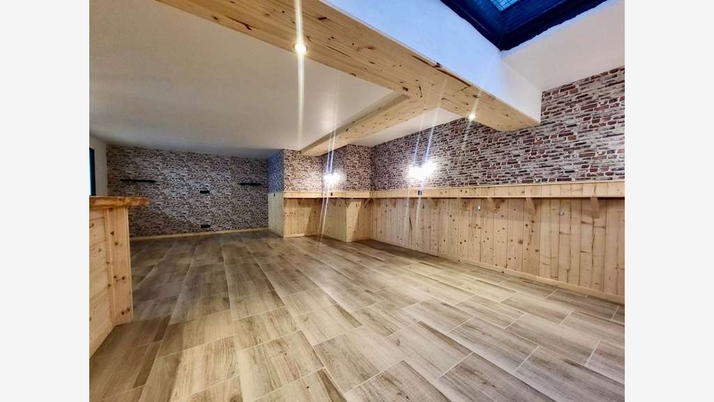 Local/bureau de 115m² à vendre à Publier (74)