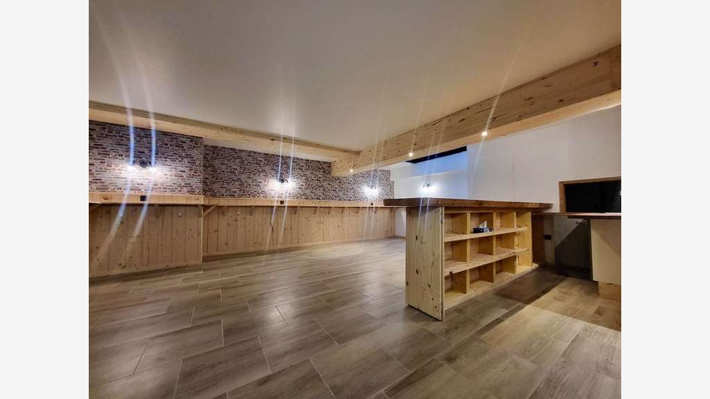 Local/bureau de 115m² à vendre à Publier (74)