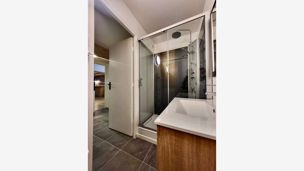 Local/bureau de 115m² à vendre à Publier (74)