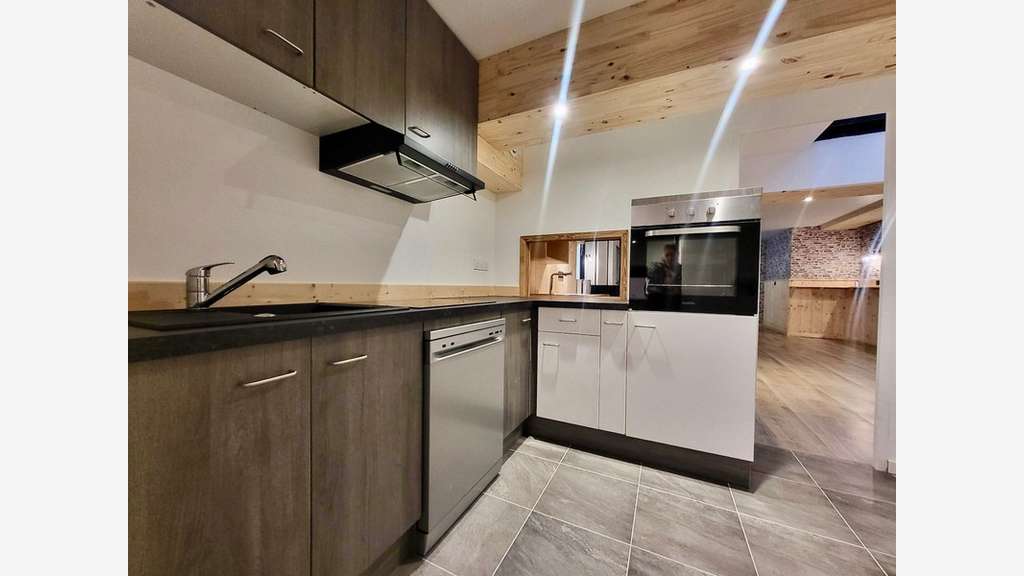 Local/bureau de 115m² à vendre à Publier (74)