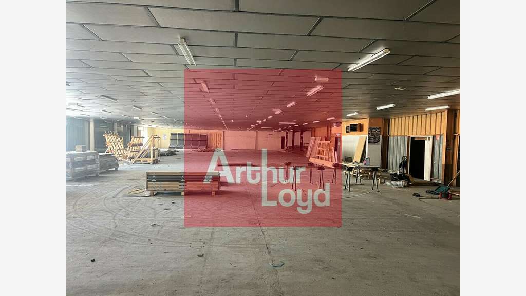 PUJOLS - local commercial à vendre