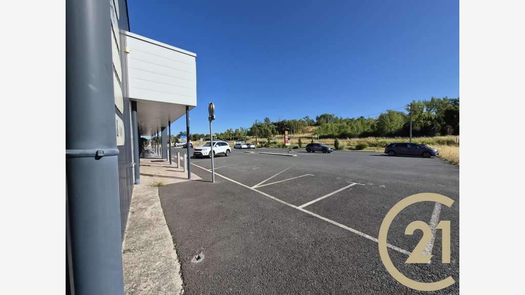AV local cial atelier et reserve 700m² à Puygouzon