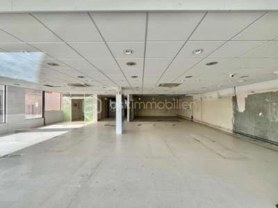 Local commercial 211m² à Quetigny Place centrale 