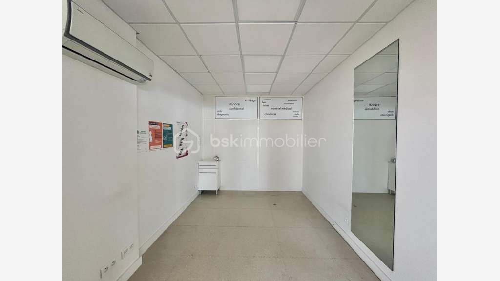 Local commercial 211m² à Quetigny Place centrale 