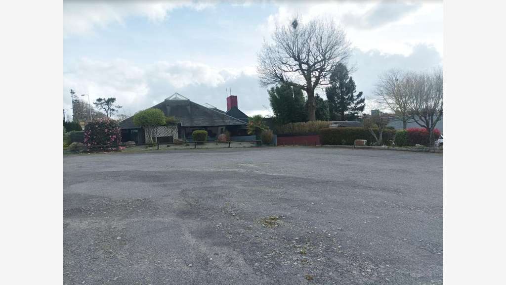 AV murs commerciaux 300m² Châteauneuf du Faou