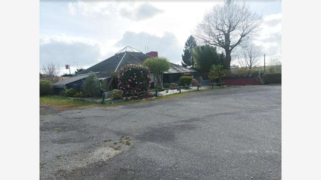 AV murs commerciaux 300m² Châteauneuf du Faou
