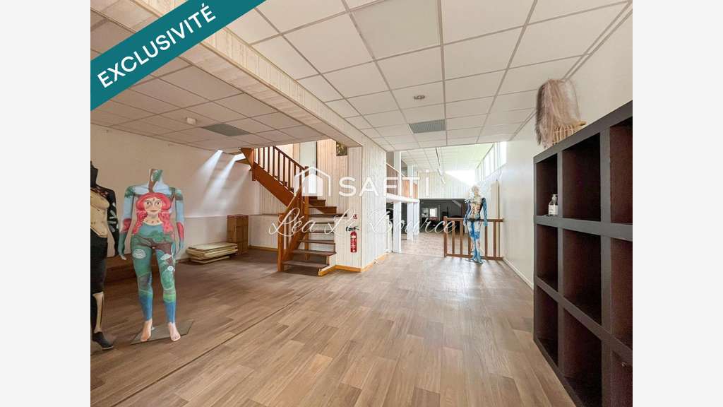 Immeuble commercial polyvalent – Fort potentiel 