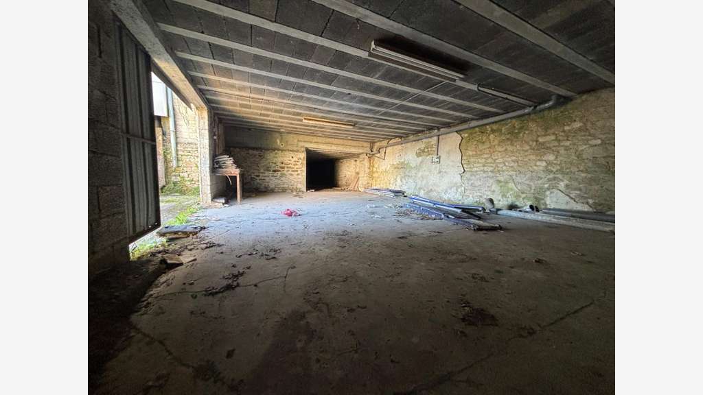 À VENDRE LOCAL COMMERCIAL 735 m² QUIMPER