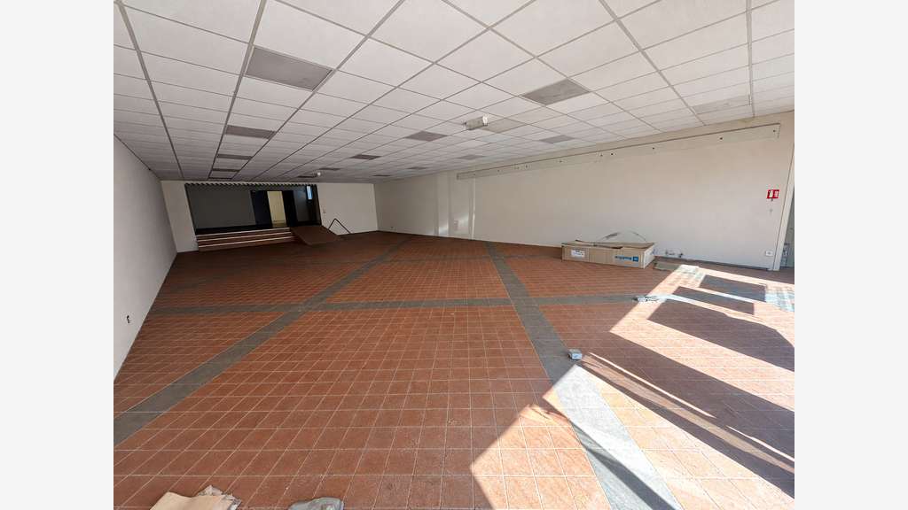 À VENDRE LOCAL COMMERCIAL 735 m² QUIMPER