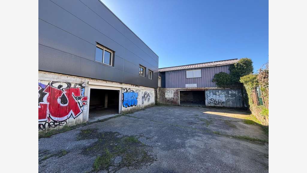 À VENDRE LOCAL COMMERCIAL 735 m² QUIMPER