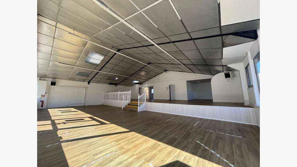 À VENDRE LOCAL COMMERCIAL 735 m² QUIMPER