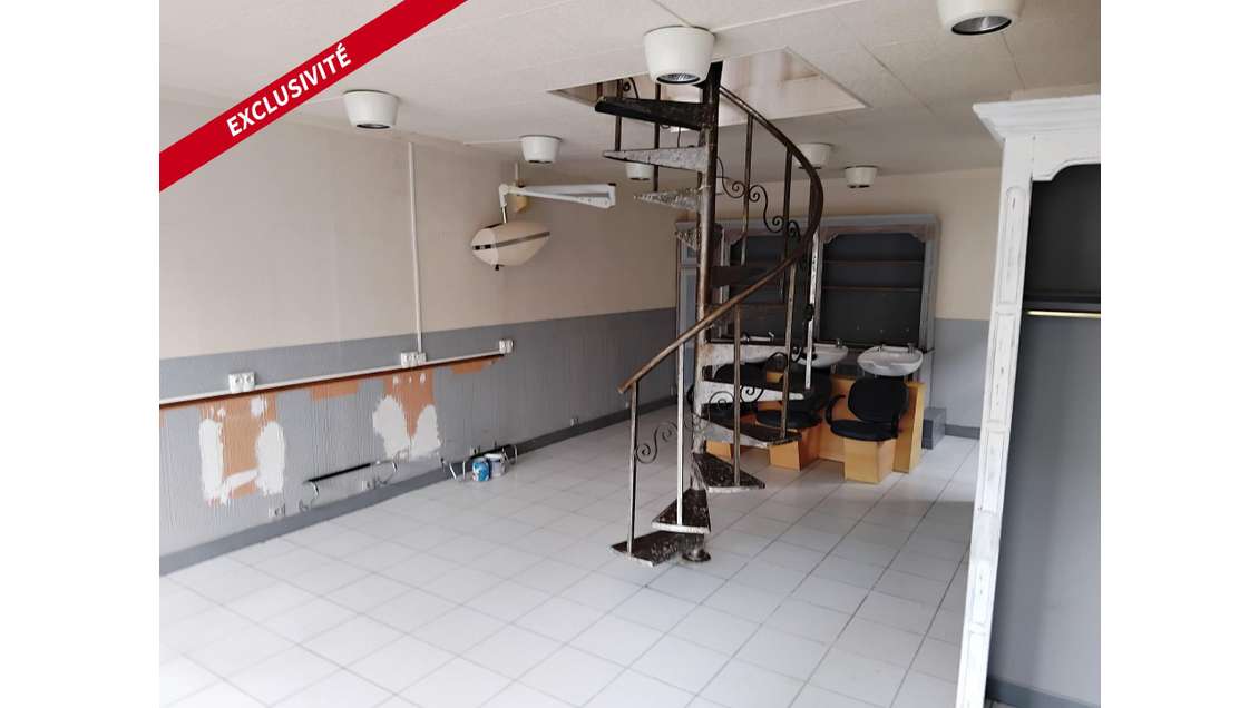 Vente local commercial 70m² à Randonnai 