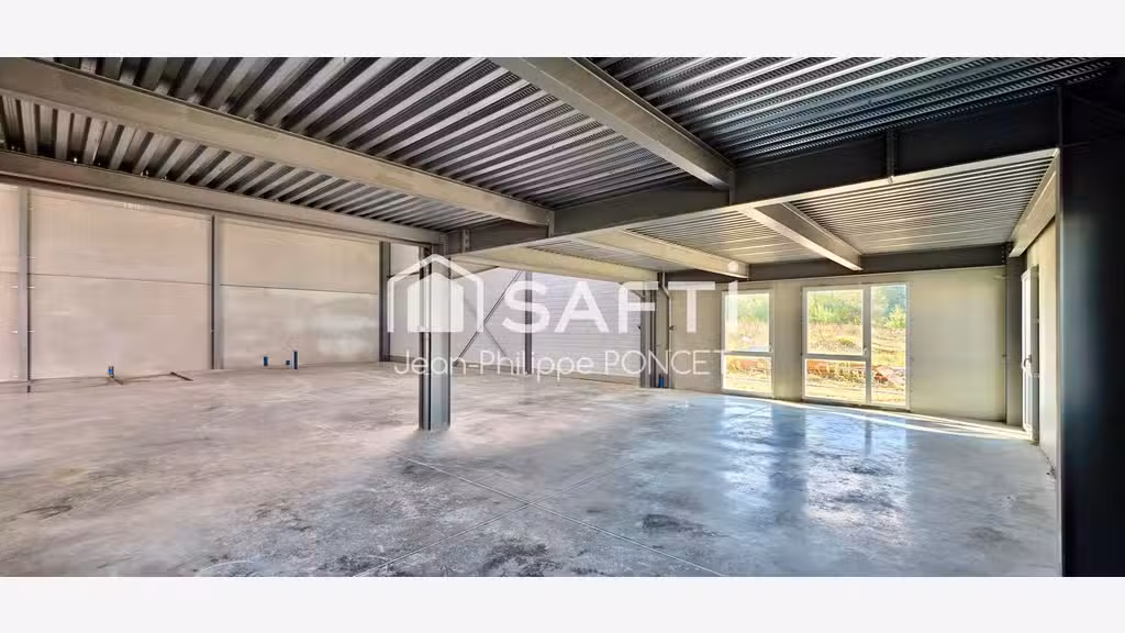 Vente bâtiment 331m² avec bureaux à Rang-du-Fliers