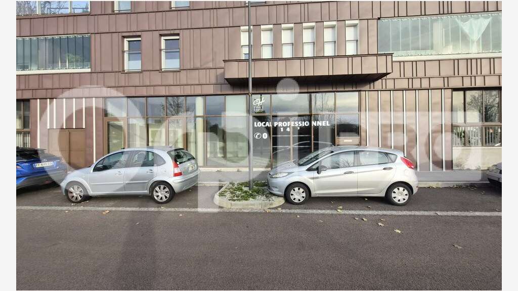 Local commercial neuf 174m² à vendre à Reims 