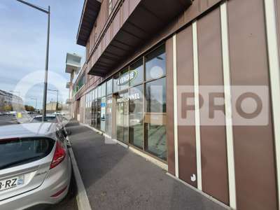 Local commercial neuf 174m² à vendre à Reims 