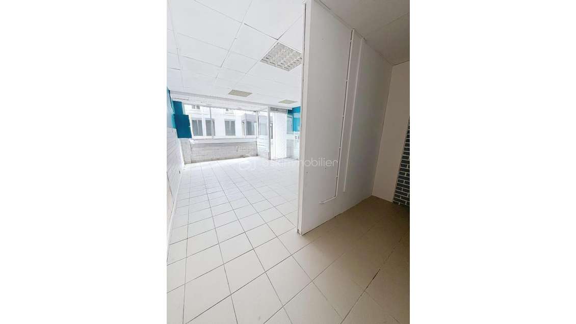 À LOUER - LOCAL COMMERCIAL - REIMS JEAN JAURÈS