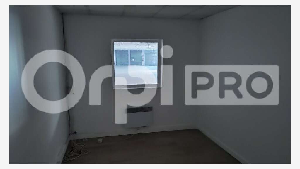 Local commercial de 950m² à vendre à Reims Murigny