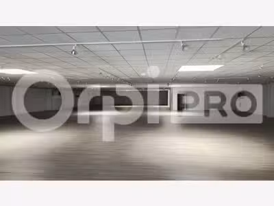 Local commercial de 950m² à vendre à Reims Murigny