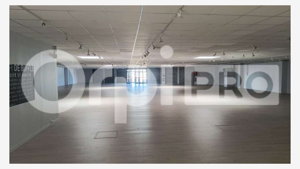 Local commercial de 950m² à vendre à Reims Murigny