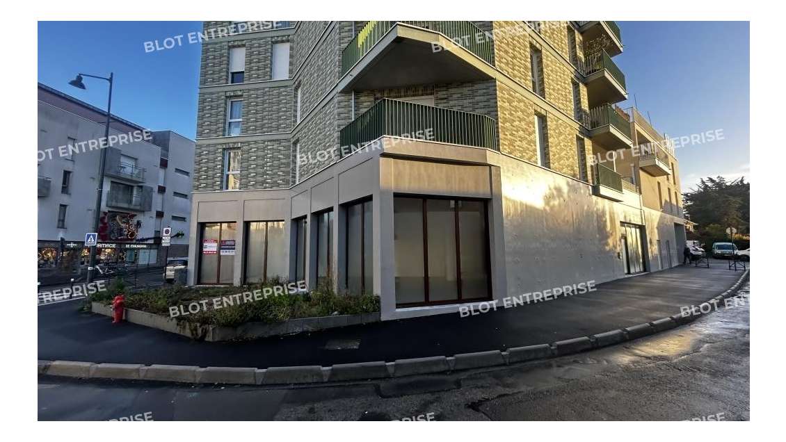A vendre bureau commercial neuf de 300m² à Rennes
