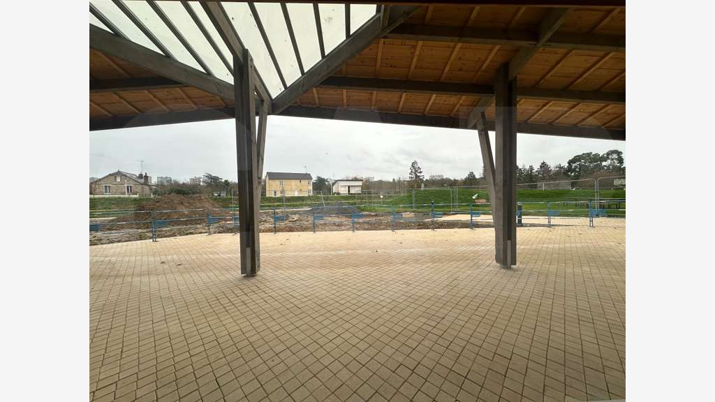 A vendre local indépendant 110m² en ZAC Rennes
