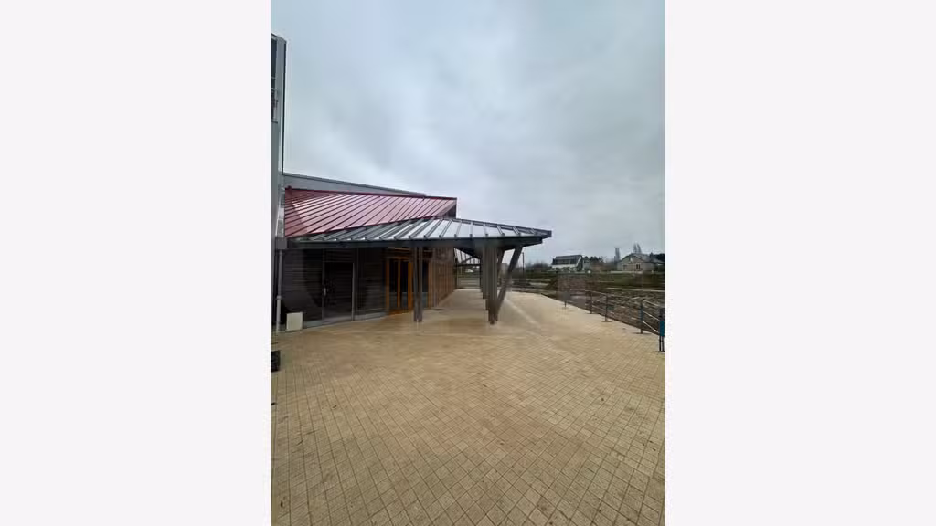 A vendre local indépendant 110m² en ZAC Rennes